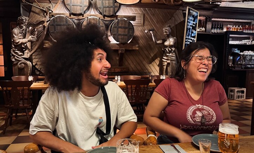 Image 6: Hamburg Walking Food Tour mit 7 authentischen lokalen Gerichten