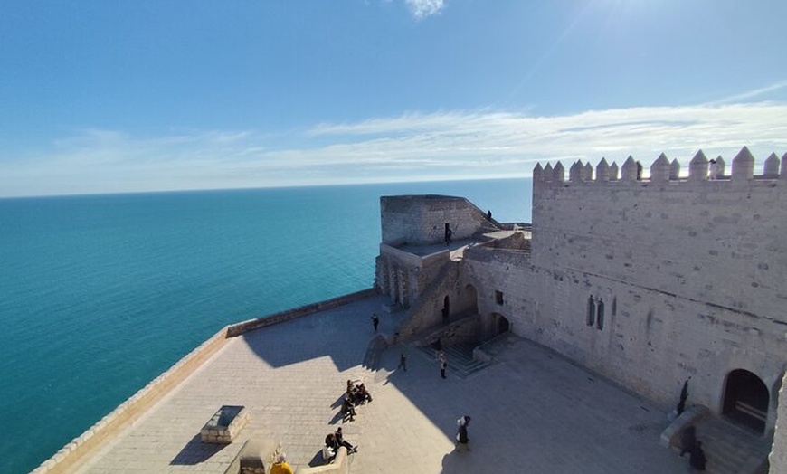 Image 3: Tour en Inglés con entradas al Castillo y escenarios GOT