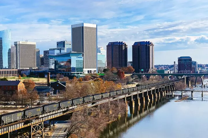 Self Guided Richmond Scavenger Hunt: City Center Spectacles