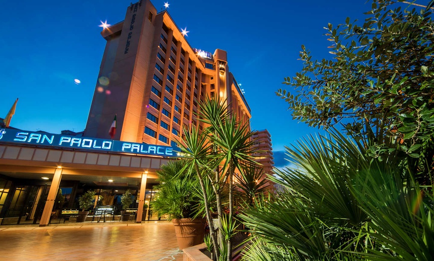 Image 5: ✈ SICILIË | Palermo - San Paolo Palace 4*, 4 nachten - Buitenzwembad