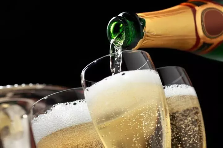Private Arrival Transfer: From LAS Airport by SUV or Luxury Limo
