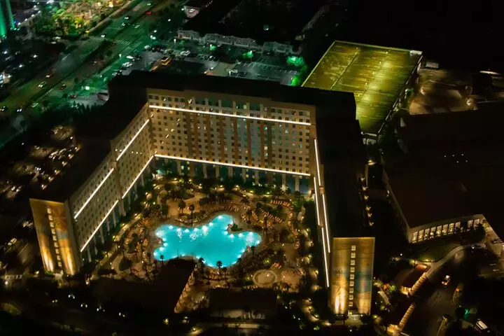 Family pack 77 Miles Helicopter Tour Fireworks & all Theme Parks