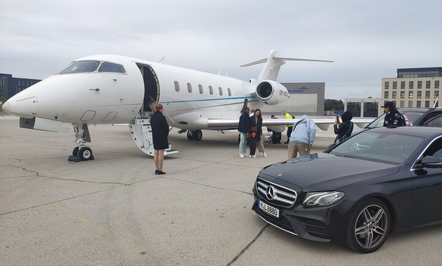 Image 3: München Privater Flughafentransfer mit klimatisiertem Fahrzeug