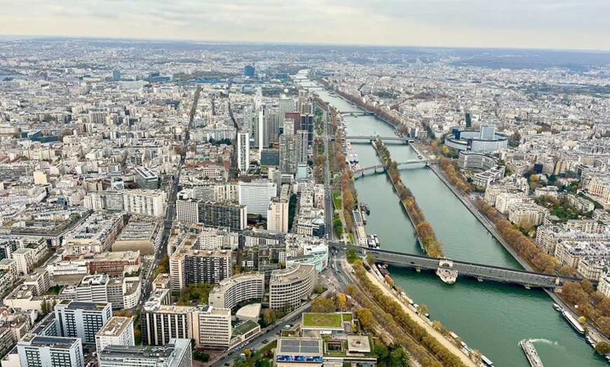 Image 6: Visite guidée de la Tour Eiffel par ascenseur 2ème étage et Top Opt