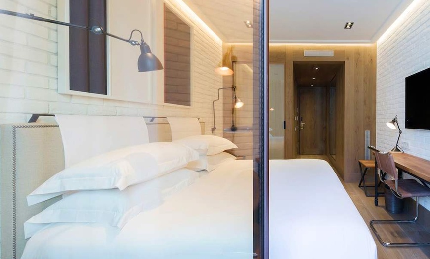 Image 5: ✈ SPAIN | Barcelona - The Corner Hotel 4*, 2 nights - Outdoor swimm...