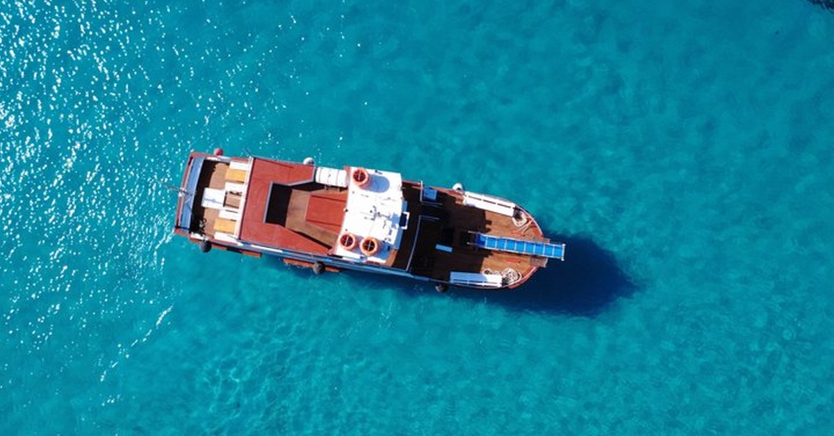 Experiencia Ibiza Beach Hopper con almuerzo y actividades acuáticas en Palma de Mallorca