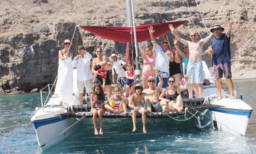 Image 2: Sunset Appetizers & Open Bar Catamaran Cruise