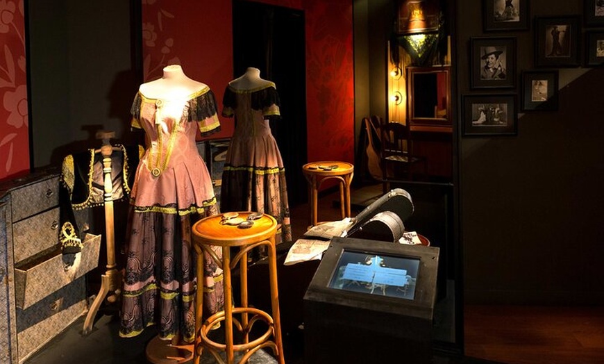 Image 12: Tour a pie por Sevilla, Museo Flamenco y crucero por el Guadalquivir