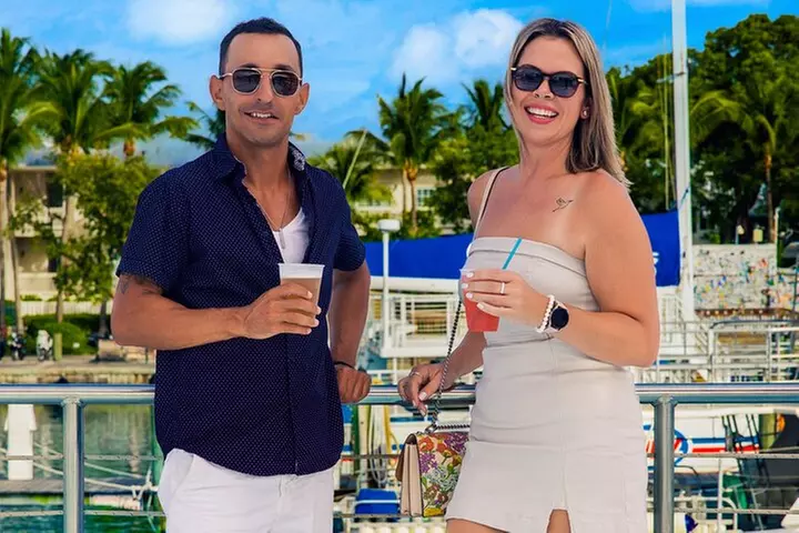 Key West Sunset Cruise: Dinner, Live Music & Drinks Included