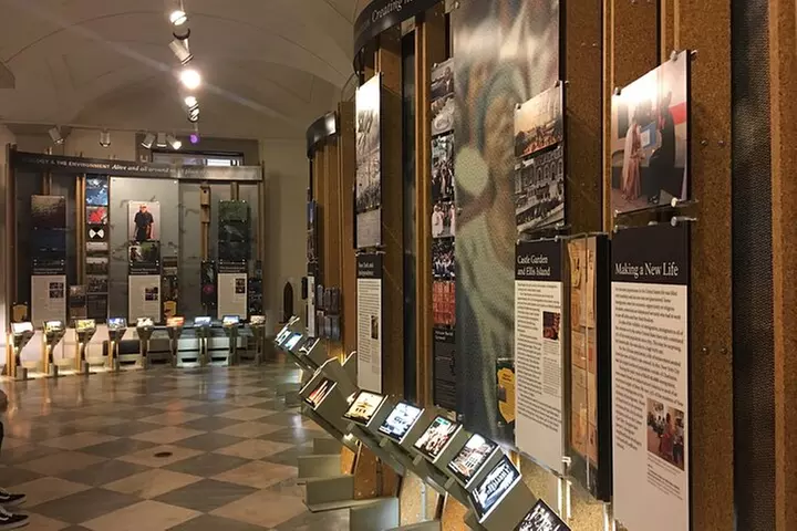 NYC Mafia and Ghost Tour to Ellis Island and Statue of Liberty