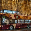 Image 1: Excursion en bus des lumières de Noël à Paris avec friandise festiv...