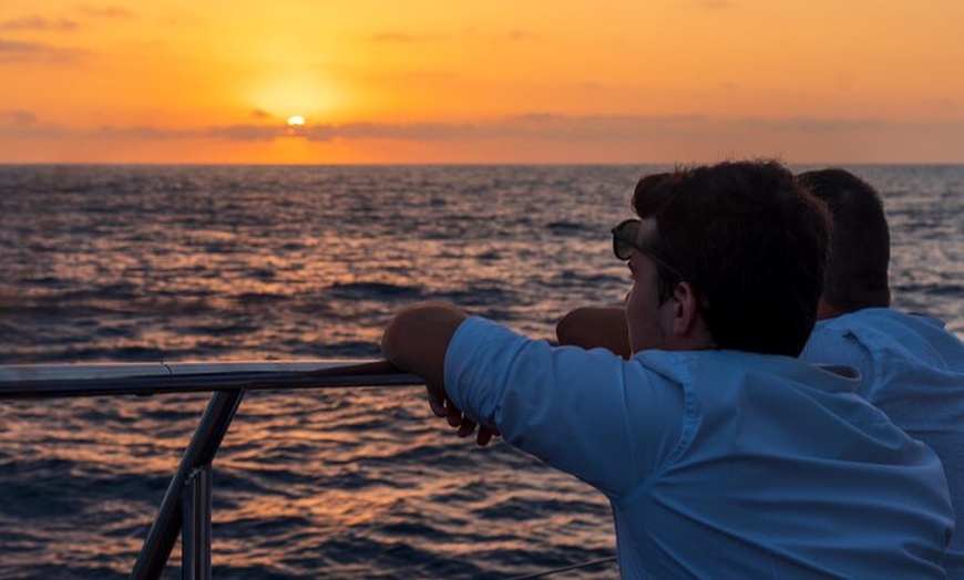 Image 3: Excursion en Catamaran des Îles Sanguinaires au Coucher de Soleil