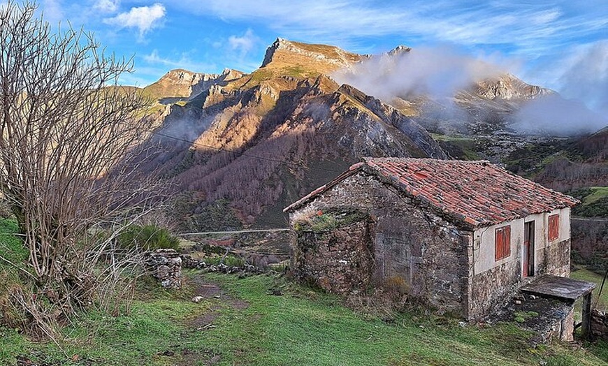 Image 2: Reserva de la Biosfera de Somiedo y sus Pueblos - desde Oviedo