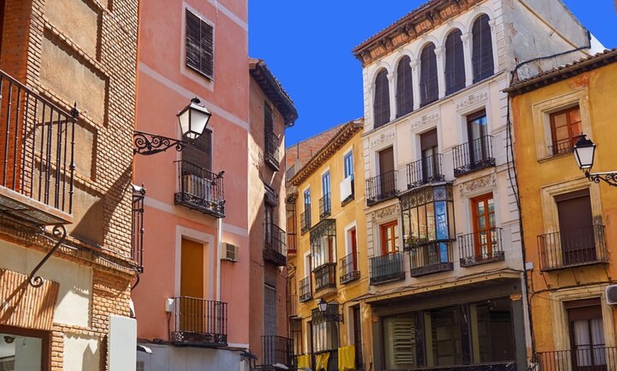 Image 5: Hola Toledo : Privado 2 - Hora Intro Paseo por la ciudad con guía l...