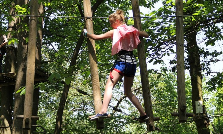 Image 1: Une Journée Dans le Plus Grand Parc D'Aventure de France