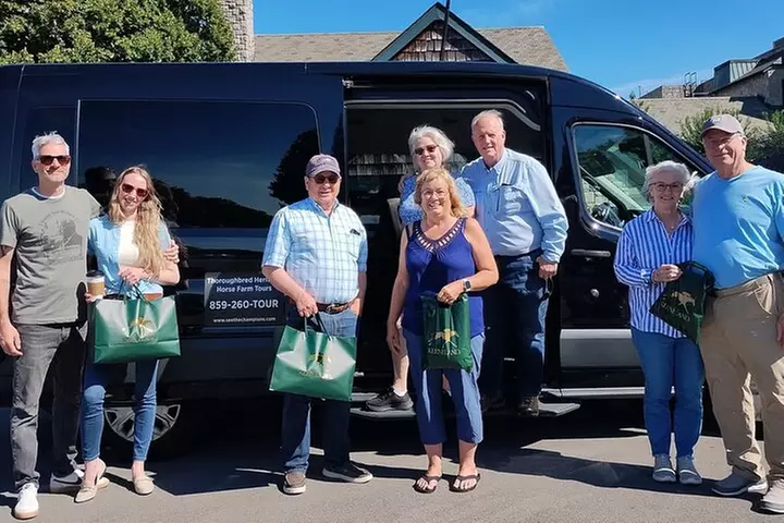 Half-Day Thoroughbred Horse Farm Tour in Kentucky