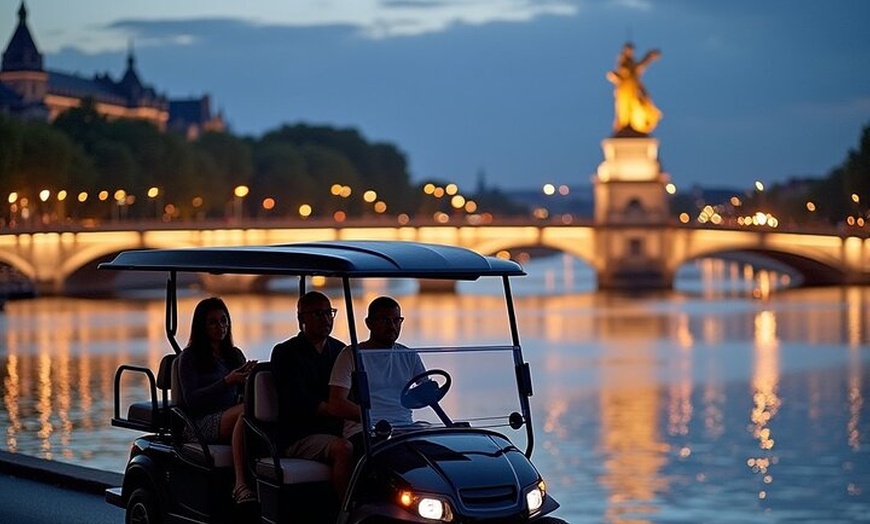 Image 3: Paris by Night Visite privée de 2 heures en voiturette de golf