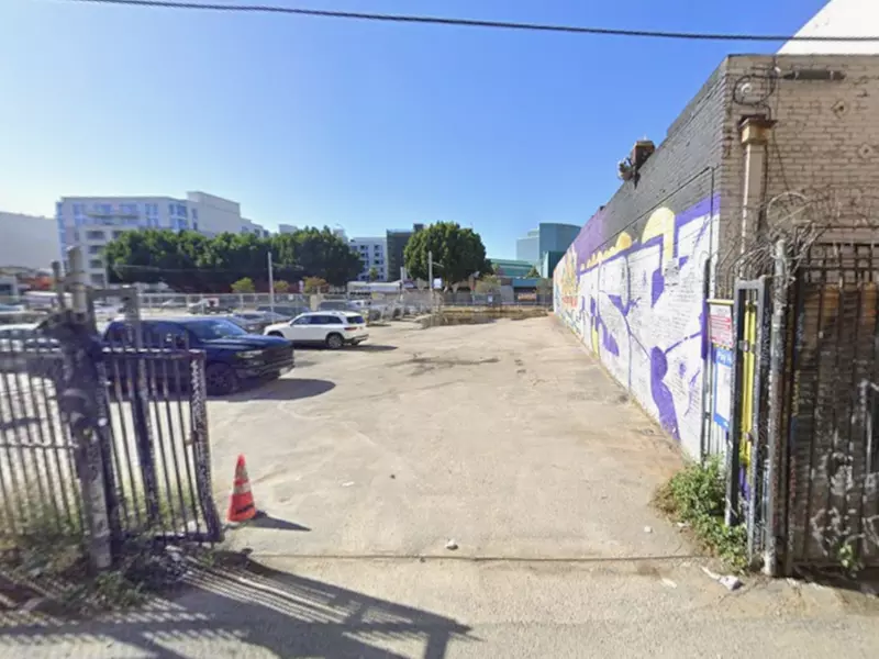 Parking at 1332 Flower St. Lot