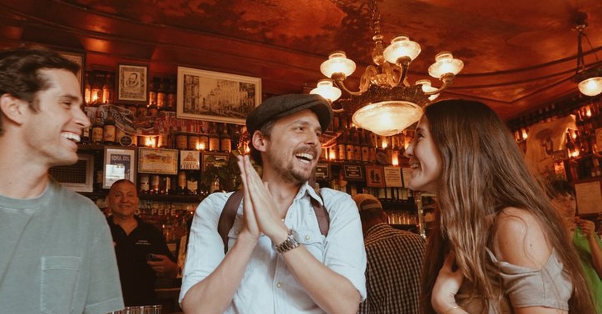 Tour de tapas y vino con degustaciones y guitarra en vivo en Madrid