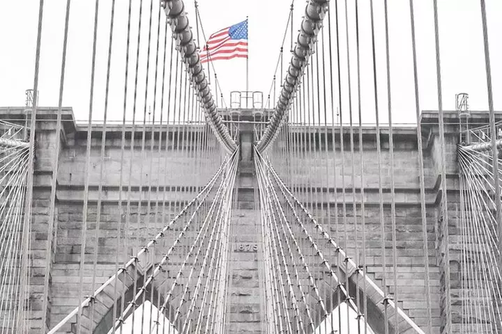 Brooklyn Bridge & DUMBO Neighborhood Tour - from Manhattan to Brooklyn