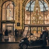 Image 2: Visite des Lumières de Noël de Paris en GolfCart : Expérience Privée