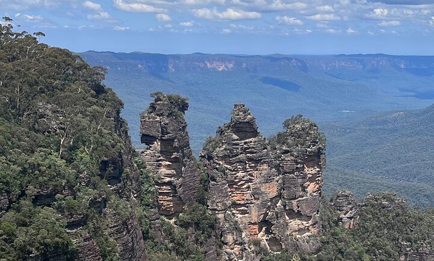 Image 2: Blue Mountains Day Trip + Sydney Zoo +Three Sisters + Waterfalls