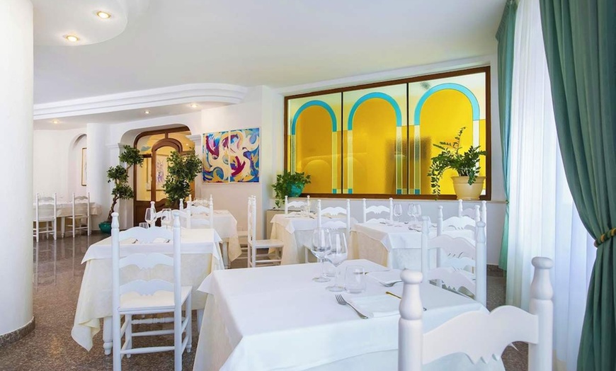 Image 7: ✈ SARDAIGNE | Orosei - Maria Rosaria 4*, 3 nuit - Piscine extérieure