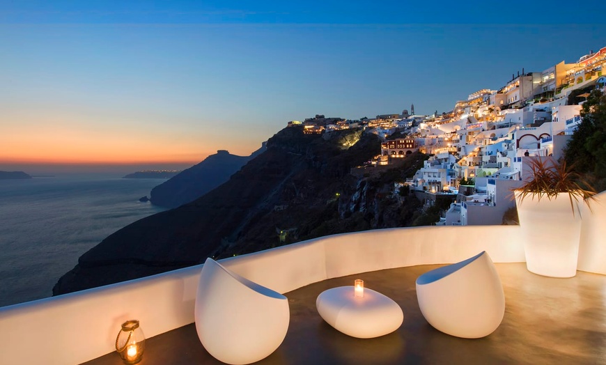Image 18: ✈ SANTORIN | Fira - Athina Luxury Suites 5* - Vue panoramique