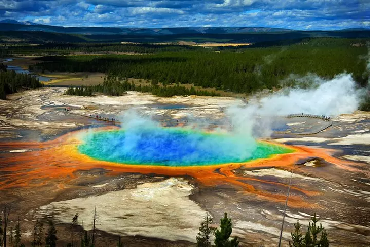 Yellowstone National Park Self-Guided Driving Audio Tour