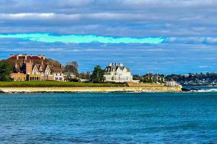 Explore Newport Cliff Walk Self Guided Walking Tour