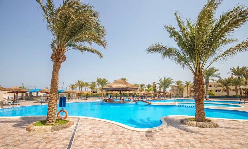 Image 2: ✈ EGITTO | Hurghada - Sea Gull Beach resort & crociera osservazione...