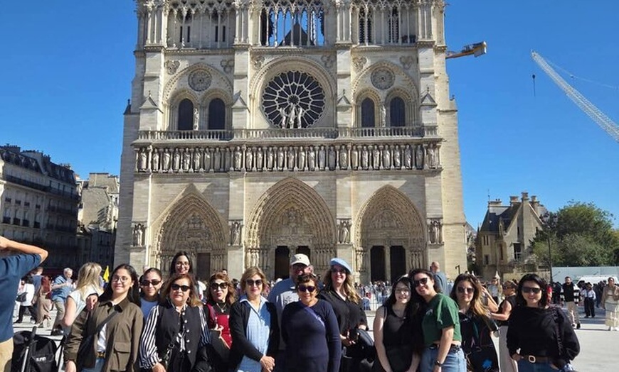Image 3: Visite guidée extérieure de Paris Notre-Dame avec accès à la cathéd...