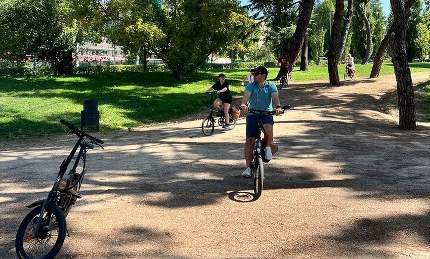 Image 5: Green Madrid Tour E Aventura en bicicleta por parques y monumentos