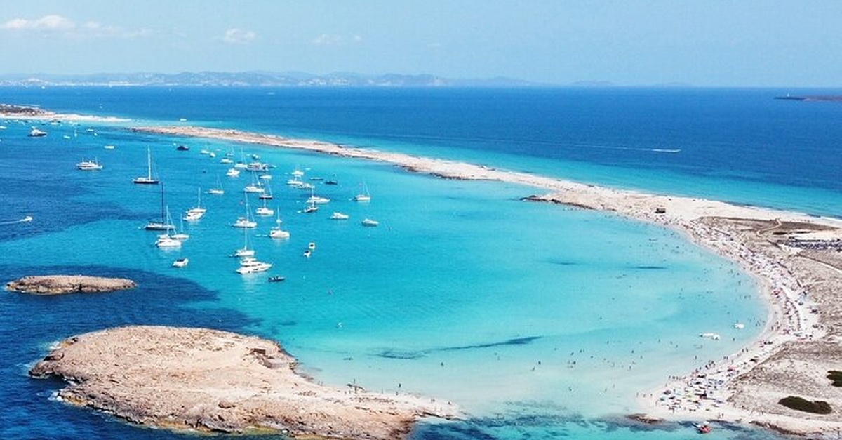 Tour en barco de ida y vuelta a Formentera desde Playa d'en Bossa