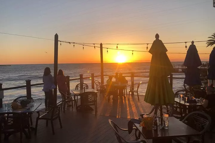 Pontoon Pub Crawl, 5 Lakeside Pubs and Restaurants Visit by Boat