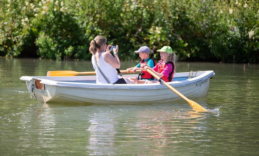 Image 4: Romantic Row Boat Picnic for Two - Private River Experience