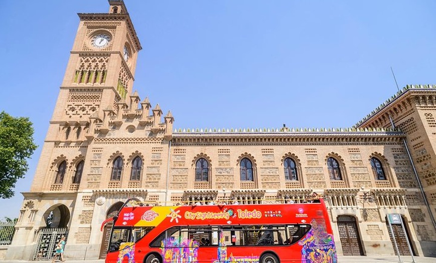 Image 1: Excursión en autobús con paradas libres de City Sightseeing por Toledo