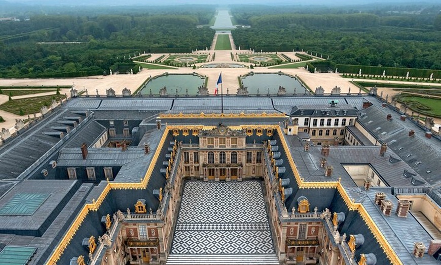 Image 1: Château de Versailles et jardins avec prise en charge à l'hôtel et ...