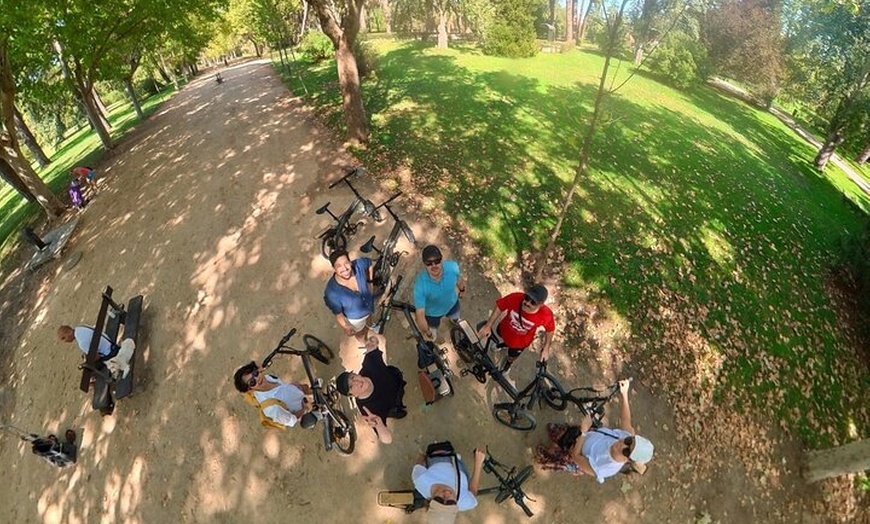 Image 2: Paseo en bicicleta eléctrica y desayuno junto al lago en Casa de Campo