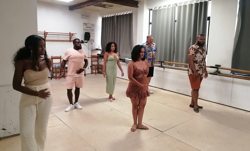 Image 3: Experiencia en clase de baile latino y salsa en Valencia