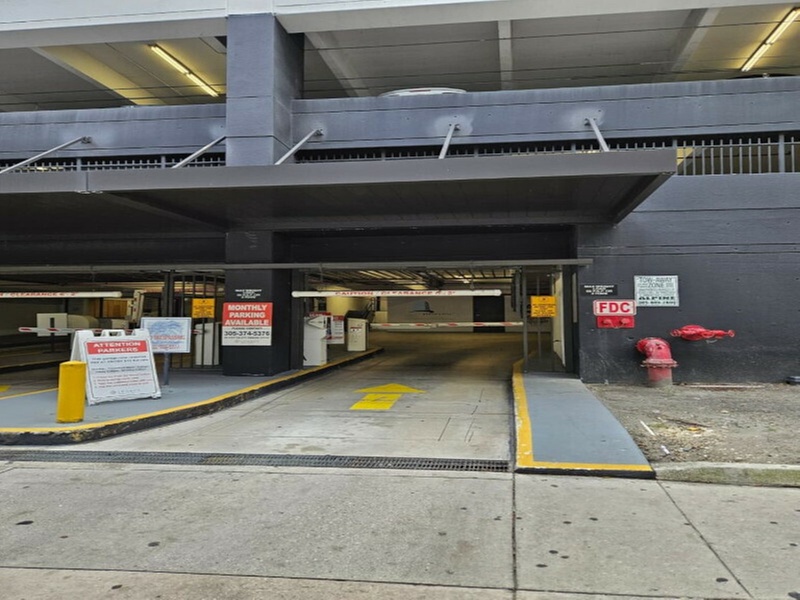 Parking at 800 Brickell Ave. Garage
