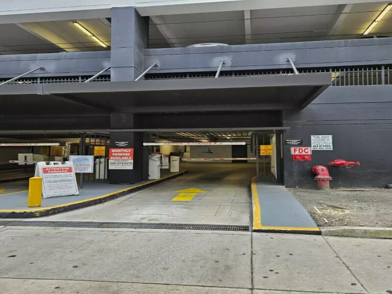 Parking at 800 Brickell Ave. Garage - Primary Image