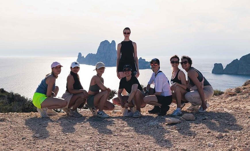 Image 7: Es Vedrà Aventura de senderismo con impresionantes vistas