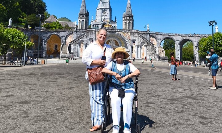 Image 26: Experimente Lourdes con un tour privado y un cómodo transporte