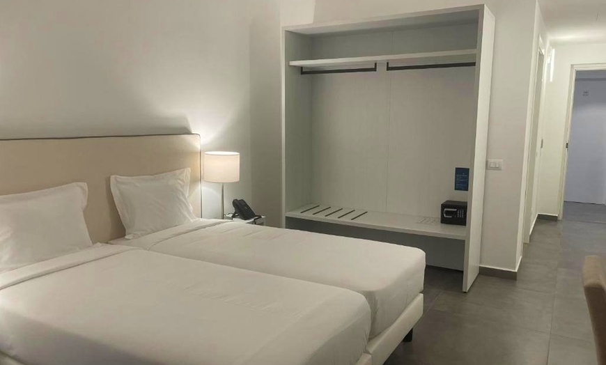 Image 4: ✈ ILE DE BOA VISTA | Sal Rei - Oasis White Hotel 4*, 5 nuit - Piscines