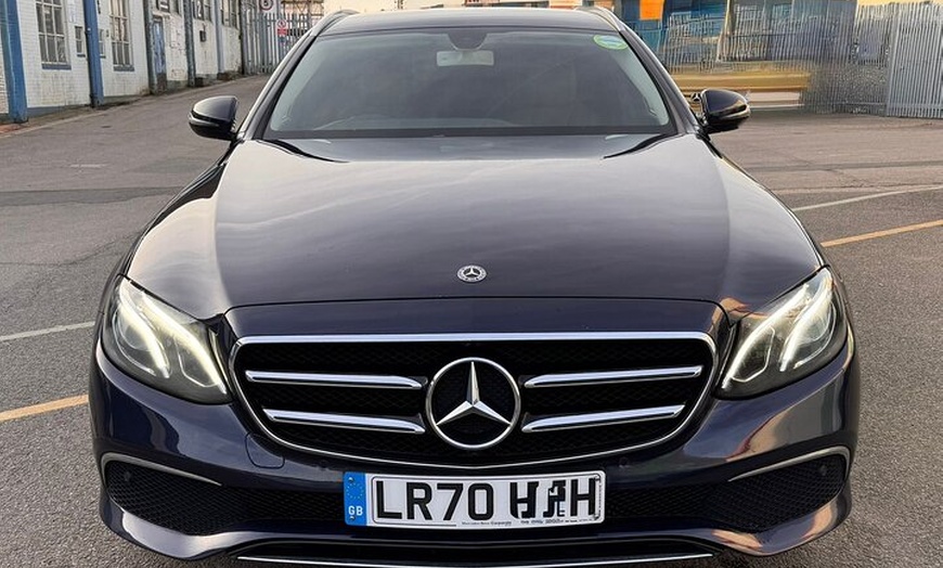 Image 7: Gatwick Airport To Central London Private Roundtrip Transport