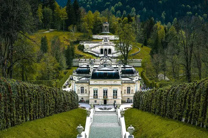 Linderhof & Neuschwanstein Private Luxus-Autotour ab München - Image 4