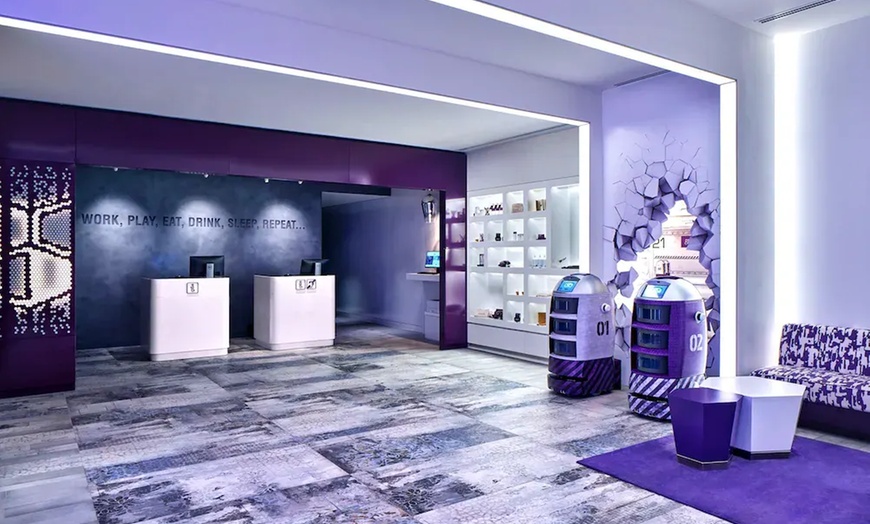 Image 13: ✈ SINGAPORE - YOTEL Singapore Orchard Road 4* - Piscina esterna