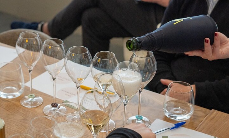 Image 8: Matinée dégustation et atelier autour du Champagne à Reims