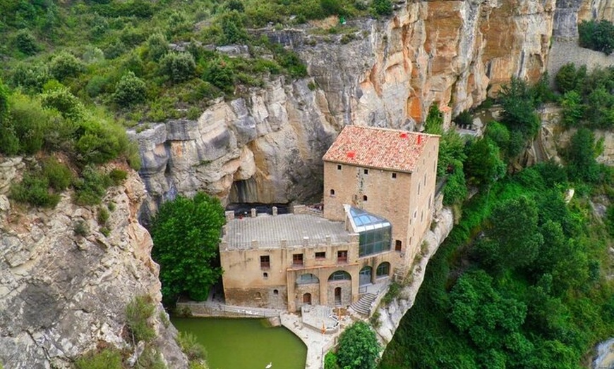 Image 10: Viaje en cascada Sant Miquel del Fai Fuente mágica